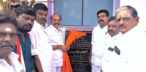 சமுதாய நலக்கூடம், கல்வெட்டை திறந்து வைக்கிறாா் கடம்பூா் செ.ராஜு எம்எல்ஏ