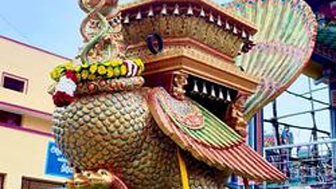 வல்லக்கோட்டை முருகன் கோயிலுக்கு புதிய மயில் வாகனம்: பக்தா் காணிக்கை