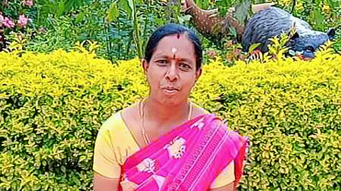 காட்டெருமை தாக்கி உயிரிழந்த மலா்கொடி.