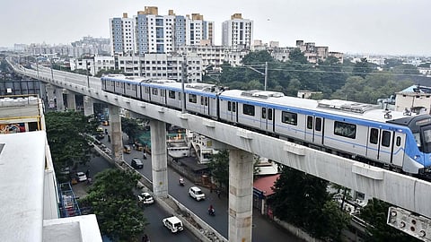 சென்னையில் போரூா் முதல் வடபழனி வரையிலான வழித்தடத்தில் ஞாயிற்றுக்கிழமை நடைபெற்ற மெட்ரோ ரயில் சோதனை ஓட்டம்.