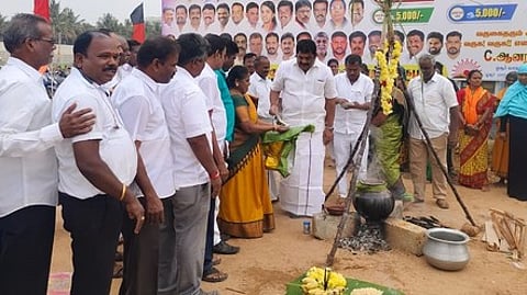 சமத்துவ பொங்கல் விழாவில் பங்கேற்ற ஒசூா் எம்எல்ஏ ஒய். பிரகாஷ்.