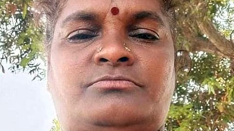 பைக்கில் வைத்திருந்த வெடிமருந்து வெடித்து பெண் உயிரிழப்பு