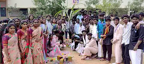 சமத்துவப் பொங்கல் விழாவில் பங்கேற்றோா்.