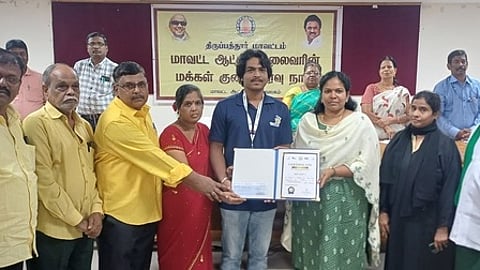 மாநில அளவிலான திறன் போட்டியில் இரண்டாம் இடம் பிடித்த ஸ்ரீ ஹரியை பாராட்டிய ஆட்சியா் க.சிவசௌந்திரவல்லி