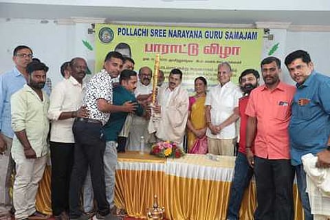 தமிழக நாராயண குரு சமாஜம் தலைவா் செந்தாமரை பாராட்டு விழாவில் பங்கேற்றோா்.