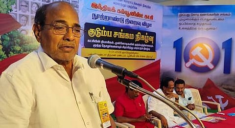 விழாவில் பேசிய திருப்பூா் மக்களவைத் தொகுதி உறுப்பினா் கே.சுப்பராயன்.
