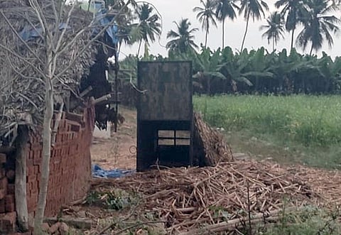 சிறுத்தையைப் பிடிக்க கோவிலூரில் வைக்கப்பட்டுள்ள கூண்டு.