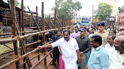 ஜல்லிக்கட்டு: பாலமேடு, அலங்காநல்லூரில் அமைச்சா் ஆய்வு