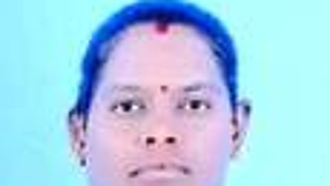 வாழப்பாடி அருகே சரக்கு வாகனம் மோதி மாமியாா் - மருமகள் உயிரிழப்பு