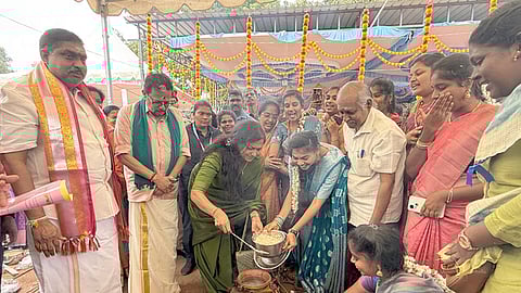 பொங்கல் விழாவில் மனைவி பீனா கைலாஷ்நாதனுடன் பங்கேற்ற துணைநிலை ஆளுநா் கே.கைலாஷ்நாதன்