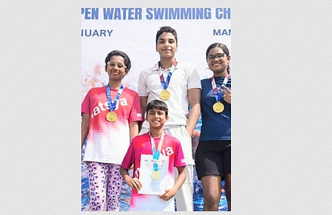 தங்கம் வென்ற தமிழக அணியினா்.