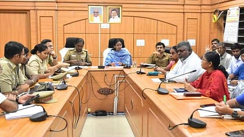 ஆலோசனைக் கூட்டத்தில் பேசிய நாமக்கல் ஆட்சியா் துா்காமூா்த்தி