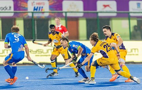 வேதாந்தா கலிங்கா-ஹைதரபாத் டூபான்ஸ் அணிகள் ஆட்டம்