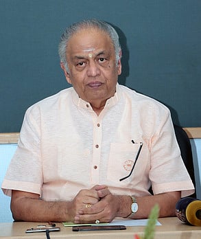 எம்.கிருஷ்ணன்.