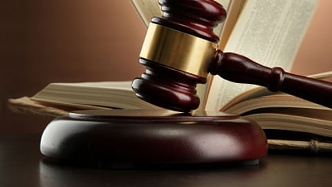 பெற்றோரை கொல்ல முயன்ற தொழிலாளிக்கு 2 ஆண்டுகள் சிறை