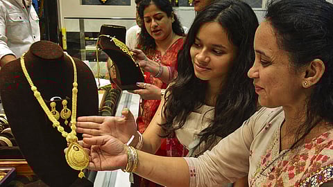 4 நாள்களில் சவரனுக்கு ரூ. 3,120 உயர்வு.. புதிய உச்சத்தில் தொடரும் தங்கம்!