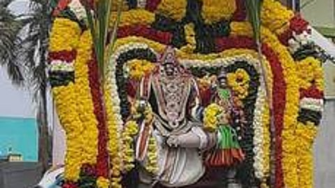 கரைப்பூண்டி ஊராட்சியில் சுவாமி வீதியுலா