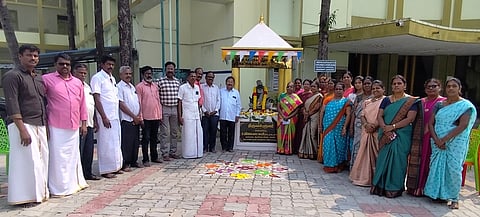 பள்ளியில் திருவள்ளுவா் சிலை திறப்பு