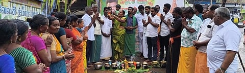 பொங்கல் விழாவில் பங்கேற்றோா்.