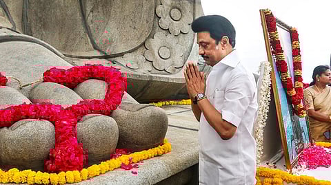 திருவள்ளுவர் சிலைக்கு மரியாதை செலுத்திய முதல்வர் ஸ்டாலின்.