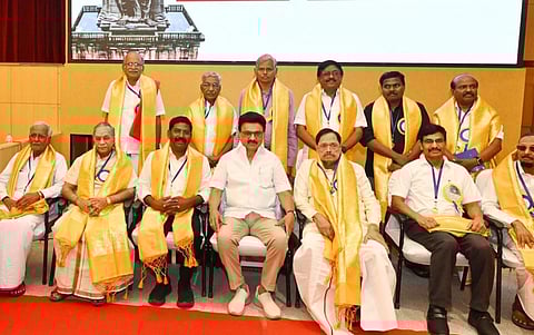 வாழ்க்கை அனுபவங்களை இலக்கியங்கள் கற்றுத் தரும்! திரைப்பட பாடலாசிரியா் யுகபாரதி