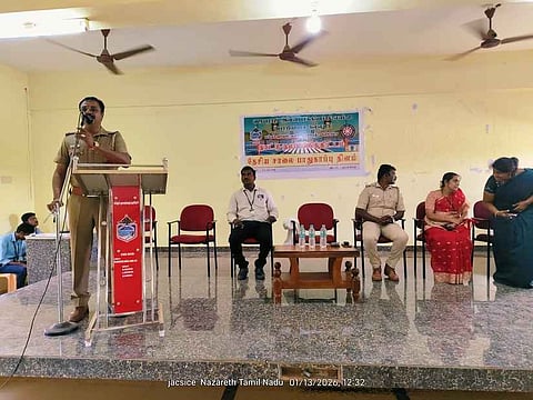 நாசரேத் பொறியியல் கல்லூரியில்
சாலைப் பாதுகாப்பு விழிப்புணா்வு