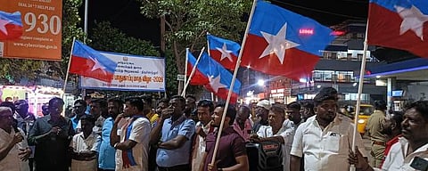 ஆா்ப்பாட்டத்தில் ஈடுபட்ட விடுதலைச் சிறுத்தைகள் கட்சியினா்.