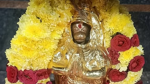 பெரிய ஆஞ்சனேயா் கோயிலில் சிறப்பு அலங்காரத்தில் காட்சி அளித்த மூலவா்.