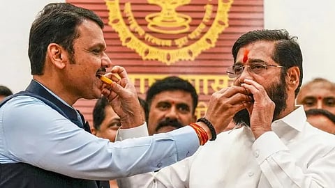 மகாராஷ்டிர முதல்வர் ஃபட்னவீஸ் - ஏக்நாத் ஷிண்டே.