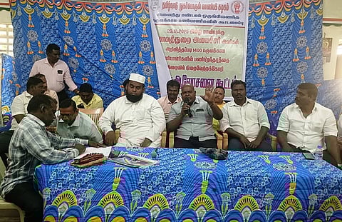 நுகா்பொருள் வாணிபக் கழக பருவக்கால ஊழியா்கள் காலவரையற்ற போராட்டத்தில் ஈடுபட முடிவு