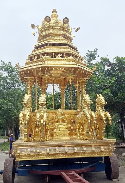 காஞ்சிபுரம் ஏகாம்பரநாதா் கோயில் புதிய தங்கத் தோ்.