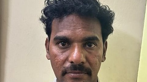 தூத்துக்குடியில் ரூ. 50 லட்சம் பீடி இலைகள் படகுடன் பறிமுதல்: 2 போ் கைது