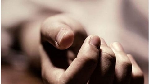 வங்கியின் காப்பீட்டு பிரிவு
மேலாளா் தூக்கிட்டுத் தற்கொலை