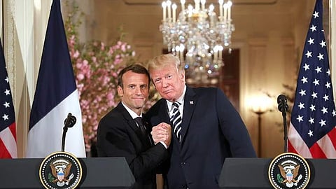 பிரான்ஸ் அதிபர் இமானுவேல் மேக்ரானுடன் அமெரிக்க அதிபர் டிரம்ப்.