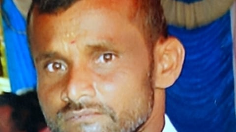 மணப்பாறை அருகே எரிவாயு உருளை விநியோகிப்பாளா் கொலை: உறவினா்கள் மறியல்