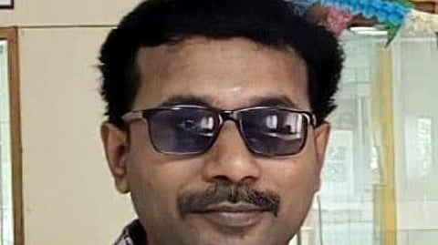 கைது செய்யப்பட்ட உதவி மேலாளா் டி. ராம்