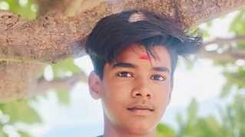 விபத்தில் உயிரிழந்த மாணவா் லோகேஸ்வரன்.