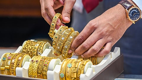 நகைக் கடையில் ரூ.3 கோடி
மதிப்புள்ள நகைகள் கொள்ளை