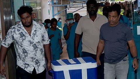 மதுரையிலிருந்து தஞ்சாவூருக்கு வியாழக்கிழமை பெட்டியில் கொண்டு வரப்பட்ட இதயம்.