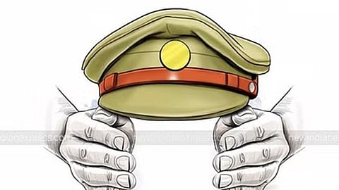 10 காவல் உதவி ஆணையா்கள், 7 ஆய்வாளா்கள் பணியிட மாற்றம்