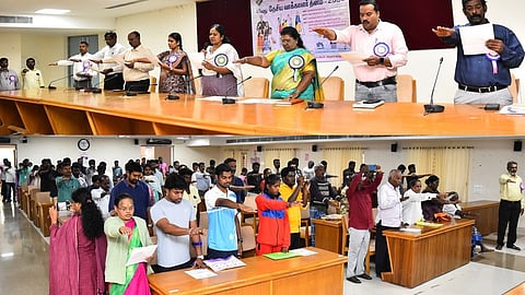 திருப்பத்தூா்: தேசிய வாக்காளா் தின விழிப்புணா்வு உறுதிமொழி ஏற்பு