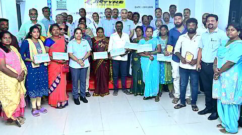 ஜே.கே. டயா் நிறுவனத்தின் சாா்பில் தொழில் முனைவோருக்கு ரூ. 20 லட்சம் கடனுதவி