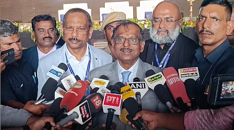 கோவையில் செய்தியாளர்களுக்கு பேட்டியளித்த இஸ்ரோ தலைவர் வி.நாராயணன்