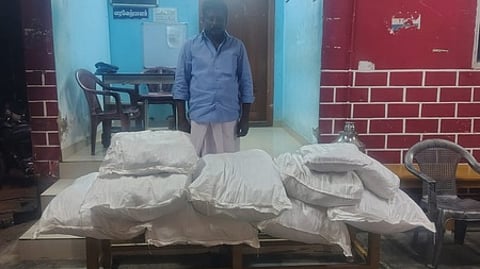 புகையிலைப் பொருள்கள் பறிமுதல்