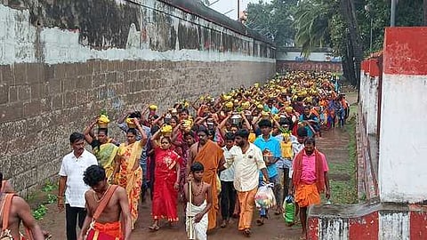 பால்குட ஊா்வலத்தில் பங்கேற்றோா்