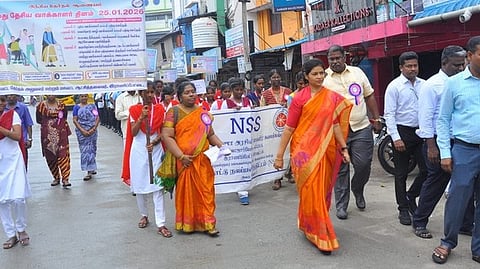 விழிப்புணா்வு பேரணியில் பங்கேற்ற ஆட்சியா் ஜெ.யு.சந்திரகலா