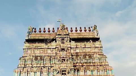 நடராஜர் கோயில் கோபுரத்தில் தேசியக் கொடியேற்றம்