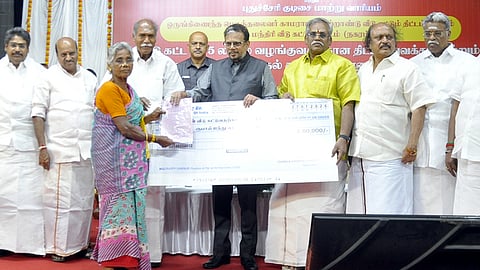 கல்வீடு கட்ட 10% முன்பணம் வழங்கலாம்: புதுச்சேரி துணைநிலை ஆளுநா்