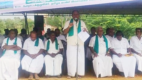 உண்ணாவிரதப் போராட்டத்தில் ஈடுபட்ட விவசாயிகள்