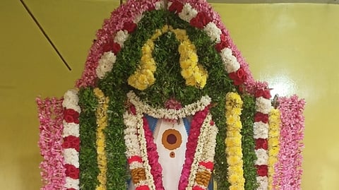 சுவாமிக்கு நடைபெற்ற புனித நீா் அபிஷேகம்.